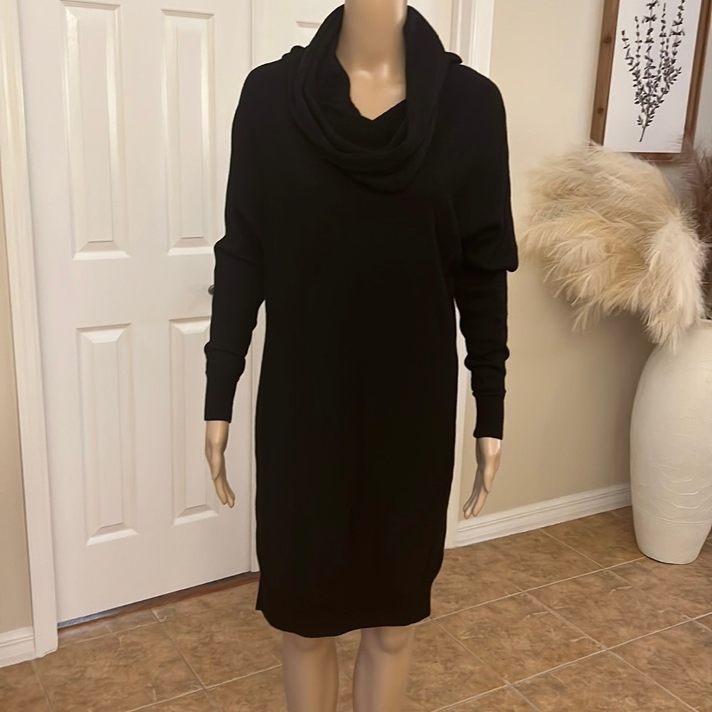 TAHARI WOMEN’s WOOL SWEATER DRESS